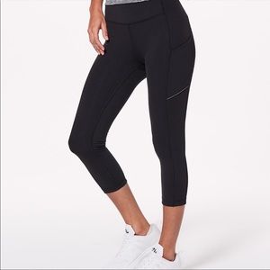 Lululemon Speed Up Crop 21” in Black